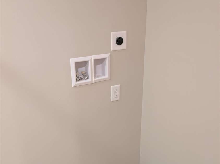 522 Brandon Road, Black Mountain, NC 28711.  MLS# CAR4404394, YatesRealty ID 16958. Washer dryer hookups