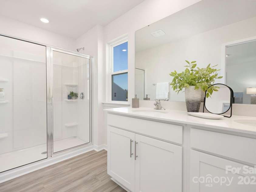 822 Naughton Street, Chester, SC 29706.  MLS# CAR4256739, YatesRealty ID 16958. Owners Bath