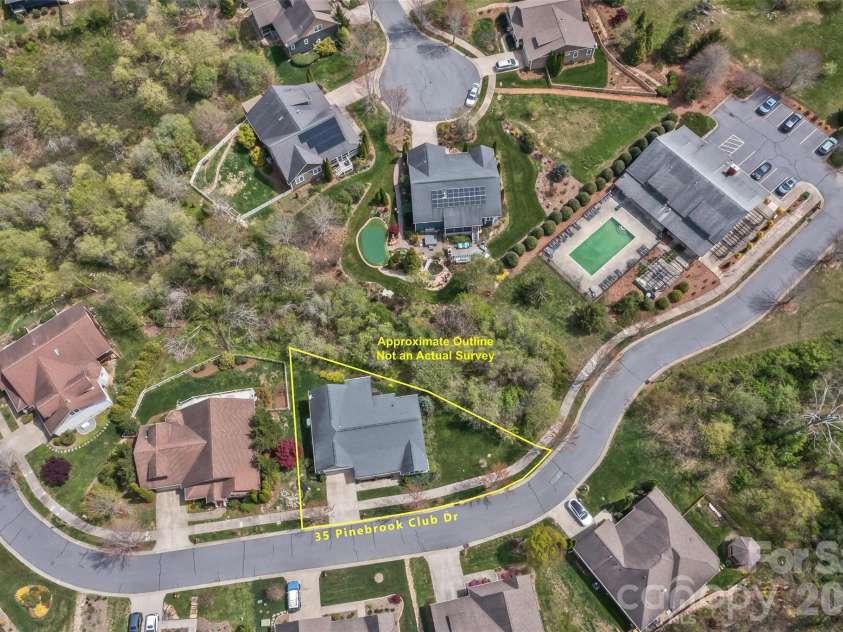 35 Pinebrook Club Drive, Asheville, NC 28804.  MLS# CAR4368256, YatesRealty ID 16959. 