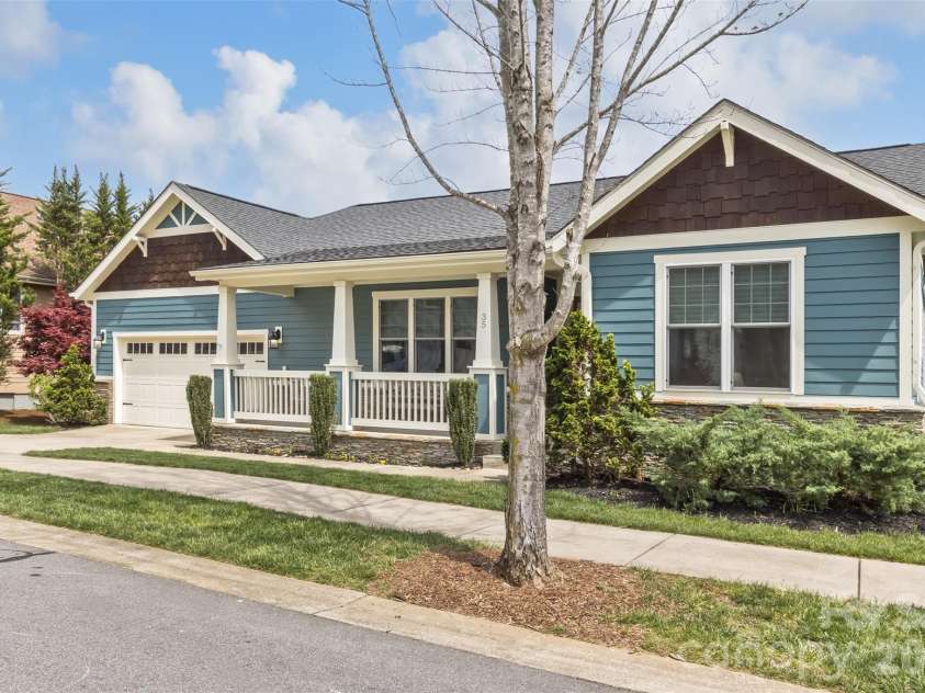 35 Pinebrook Club Drive, Asheville, NC 28804.  MLS# CAR4368256, YatesRealty ID 16959. 