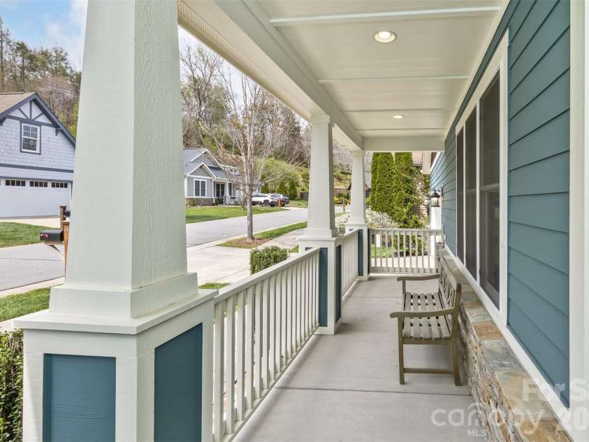 35 Pinebrook Club Drive, Asheville, NC 28804.  MLS# CAR4368256, YatesRealty ID 16959. 