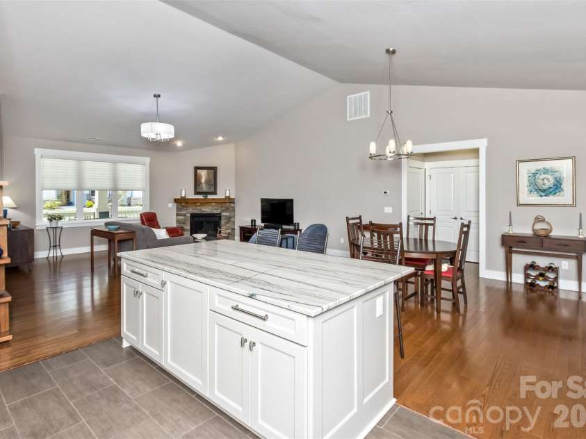 35 Pinebrook Club Drive, Asheville, NC 28804.  MLS# CAR4368256, YatesRealty ID 16959. 