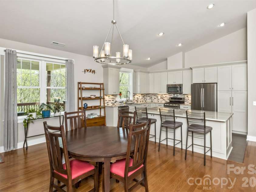 35 Pinebrook Club Drive, Asheville, NC 28804.  MLS# CAR4368256, YatesRealty ID 16959. 