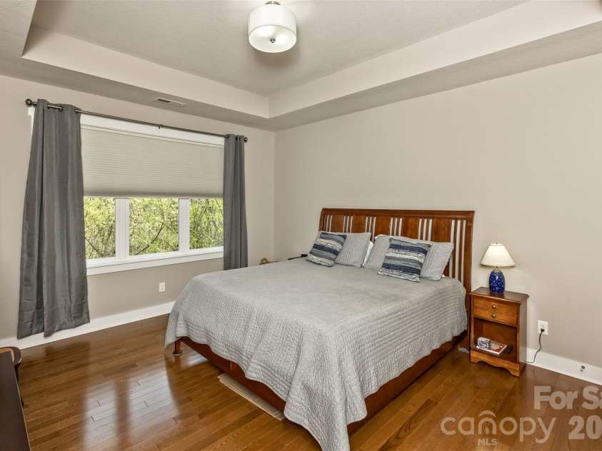 35 Pinebrook Club Drive, Asheville, NC 28804.  MLS# CAR4368256, YatesRealty ID 16959. 