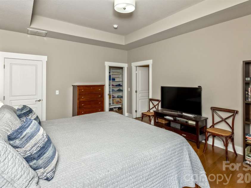35 Pinebrook Club Drive, Asheville, NC 28804.  MLS# CAR4368256, YatesRealty ID 16959. 