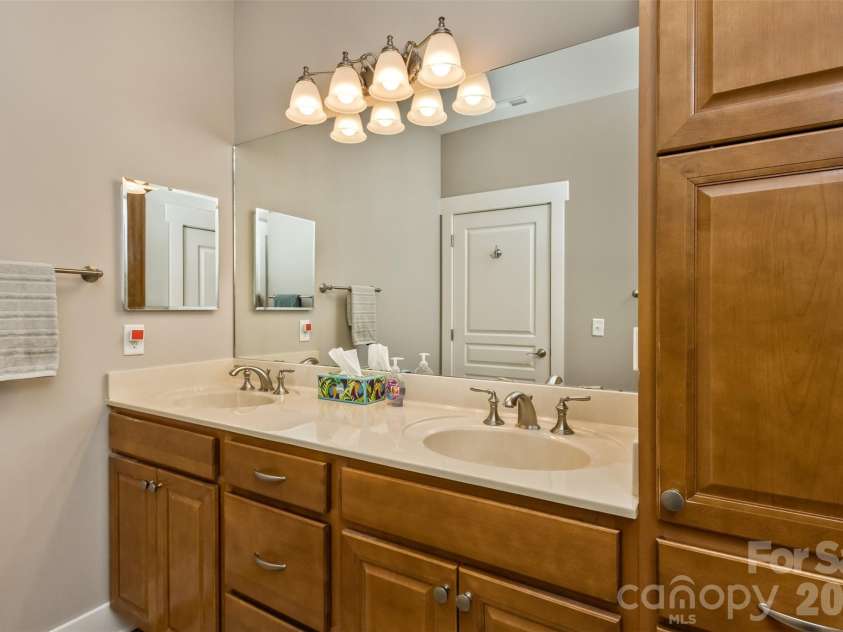 35 Pinebrook Club Drive, Asheville, NC 28804.  MLS# CAR4368256, YatesRealty ID 16959. 