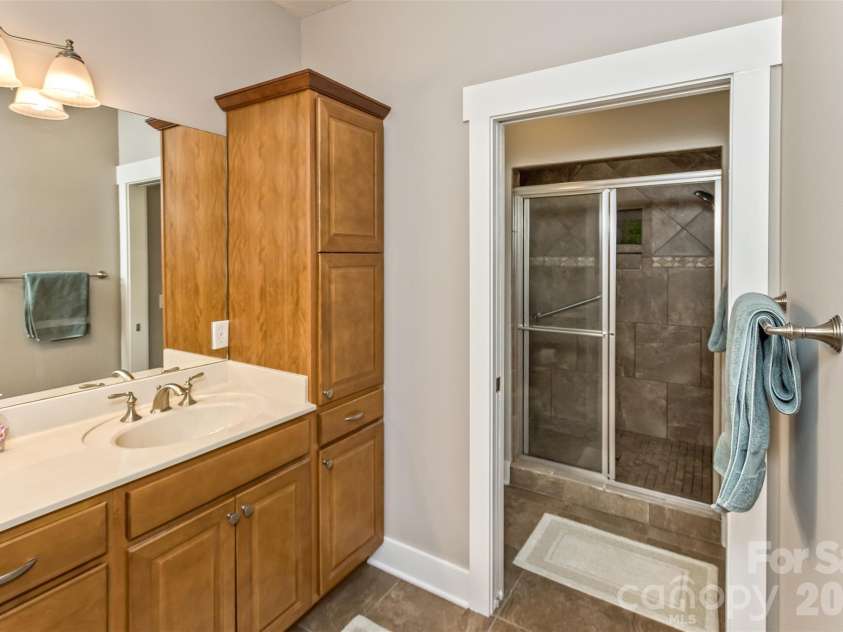 35 Pinebrook Club Drive, Asheville, NC 28804.  MLS# CAR4368256, YatesRealty ID 16959. 