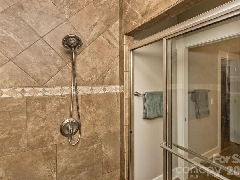 35 Pinebrook Club Drive, Asheville, NC 28804.  MLS# CAR4368256, YatesRealty ID 16959. 