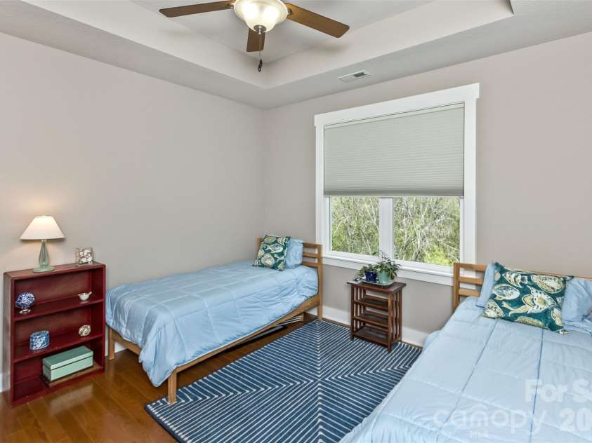 35 Pinebrook Club Drive, Asheville, NC 28804.  MLS# CAR4368256, YatesRealty ID 16959. 