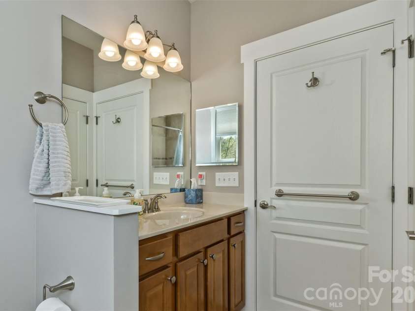 35 Pinebrook Club Drive, Asheville, NC 28804.  MLS# CAR4368256, YatesRealty ID 16959. 