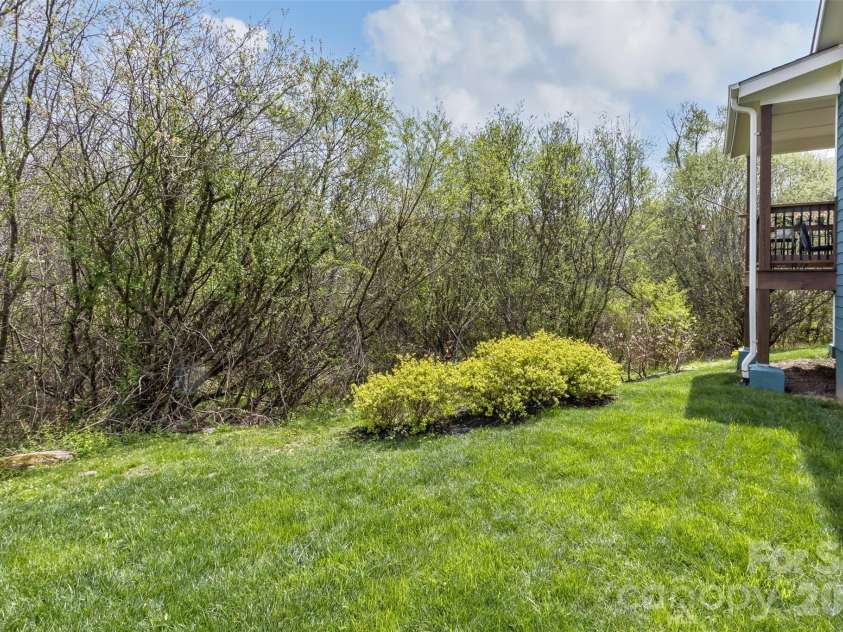 35 Pinebrook Club Drive, Asheville, NC 28804.  MLS# CAR4368256, YatesRealty ID 16959. 