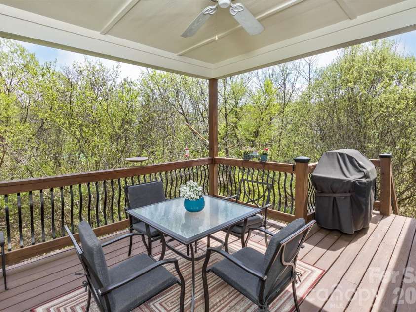 35 Pinebrook Club Drive, Asheville, NC 28804.  MLS# CAR4368256, YatesRealty ID 16959. 