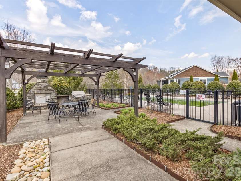 35 Pinebrook Club Drive, Asheville, NC 28804.  MLS# CAR4368256, YatesRealty ID 16959. Community