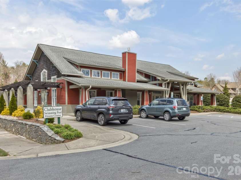 35 Pinebrook Club Drive, Asheville, NC 28804.  MLS# CAR4368256, YatesRealty ID 16959. Community