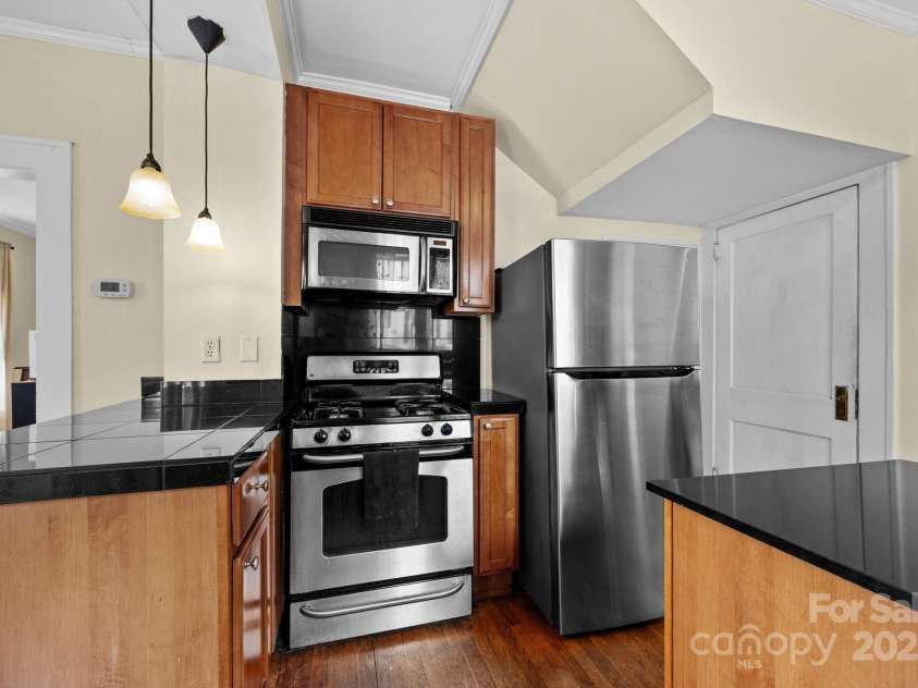 45 Woodvale Avenue, Asheville, NC 28804.  MLS# CAR4257205, YatesRealty ID 16960. 