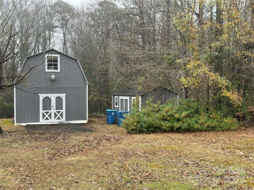 515 37th Street, Hickory, NC 28602.  MLS# CAR4207714, YatesRealty ID 16961. 