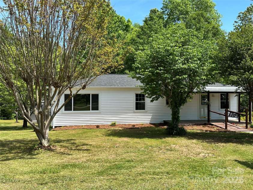 515 37th Street, Hickory, NC 28602.  MLS# CAR4207714, YatesRealty ID 16961. 