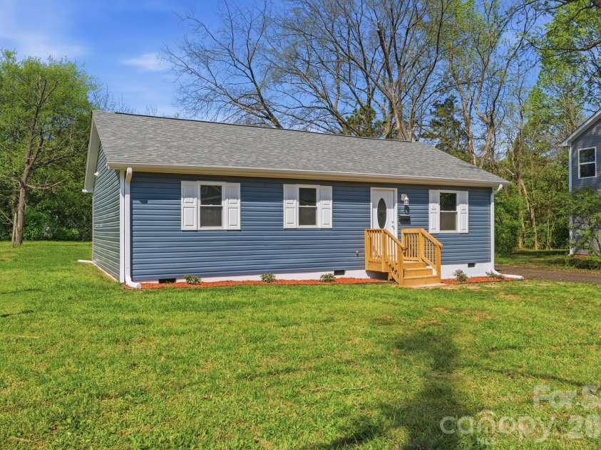 624 Northway Drive, Charlotte, NC 28208.  MLS# CAR4347333, YatesRealty ID 16961. 