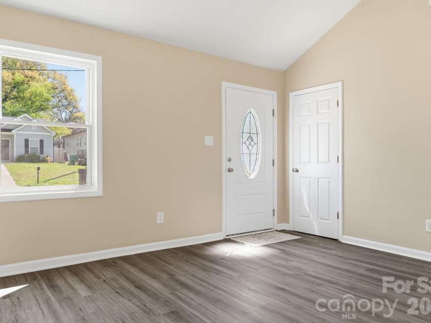 624 Northway Drive, Charlotte, NC 28208.  MLS# CAR4347333, YatesRealty ID 16961. 