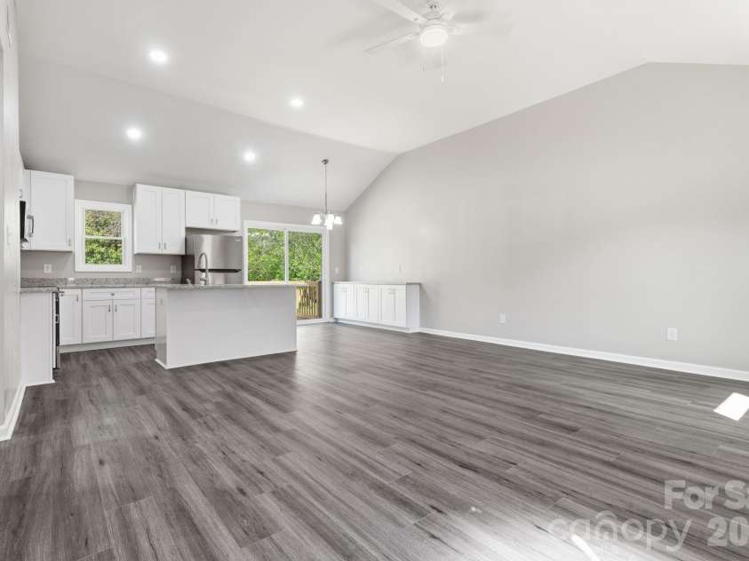 624 Northway Drive, Charlotte, NC 28208.  MLS# CAR4347333, YatesRealty ID 16961. 