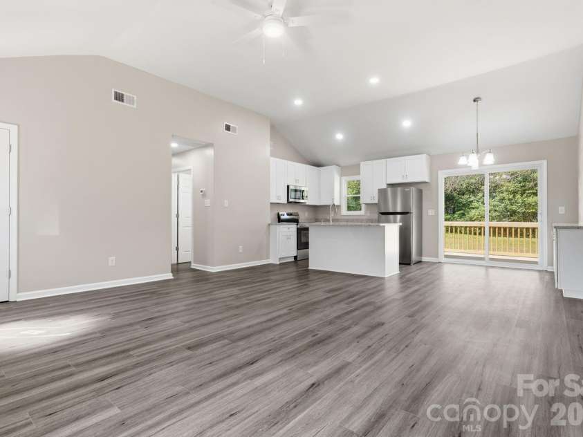 624 Northway Drive, Charlotte, NC 28208.  MLS# CAR4347333, YatesRealty ID 16961. 