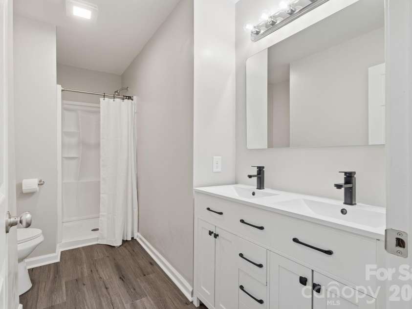 624 Northway Drive, Charlotte, NC 28208.  MLS# CAR4347333, YatesRealty ID 16961. 