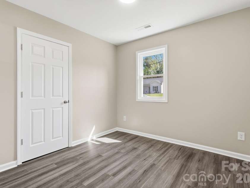 624 Northway Drive, Charlotte, NC 28208.  MLS# CAR4347333, YatesRealty ID 16961. 