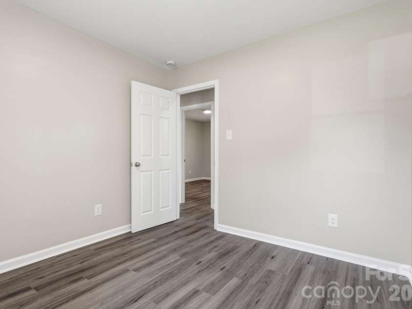 624 Northway Drive, Charlotte, NC 28208.  MLS# CAR4347333, YatesRealty ID 16961. 
