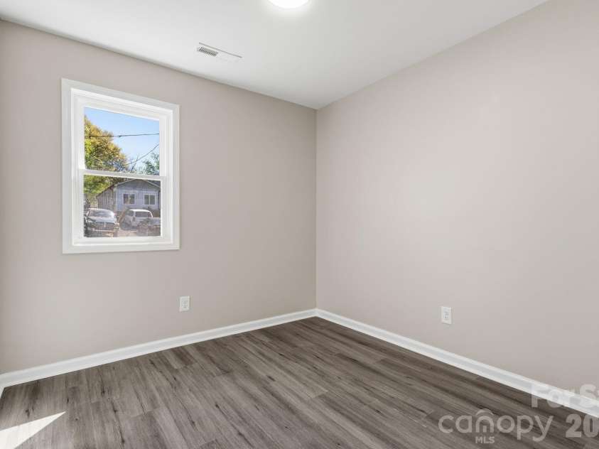 624 Northway Drive, Charlotte, NC 28208.  MLS# CAR4347333, YatesRealty ID 16961. 