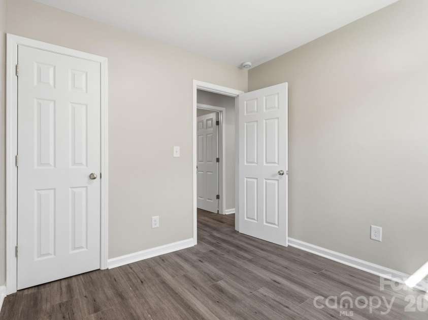 624 Northway Drive, Charlotte, NC 28208.  MLS# CAR4347333, YatesRealty ID 16961. 