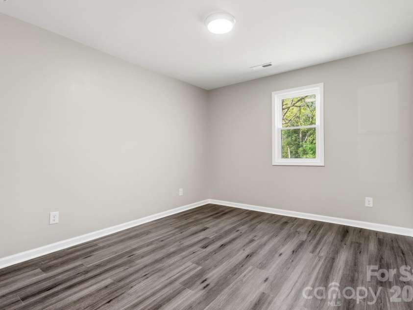 624 Northway Drive, Charlotte, NC 28208.  MLS# CAR4347333, YatesRealty ID 16961. 