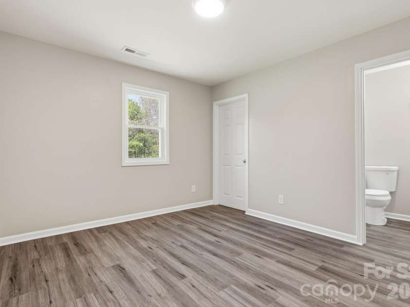 624 Northway Drive, Charlotte, NC 28208.  MLS# CAR4347333, YatesRealty ID 16961. 