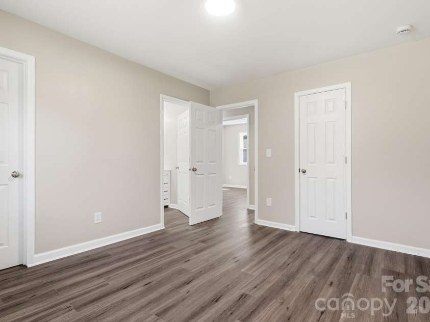 624 Northway Drive, Charlotte, NC 28208.  MLS# CAR4347333, YatesRealty ID 16961. 