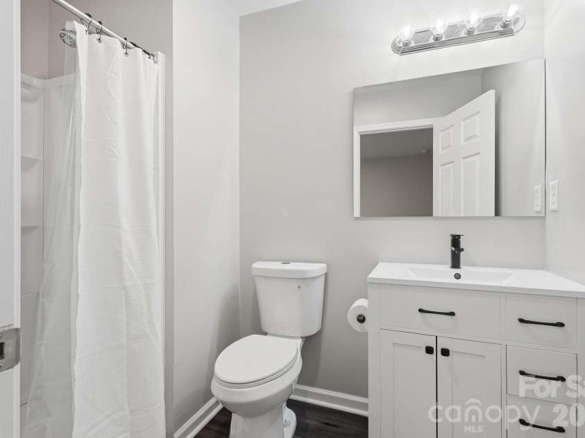 624 Northway Drive, Charlotte, NC 28208.  MLS# CAR4347333, YatesRealty ID 16961. 