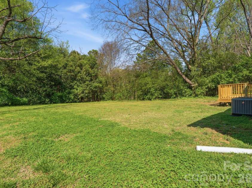 624 Northway Drive, Charlotte, NC 28208.  MLS# CAR4347333, YatesRealty ID 16961. 