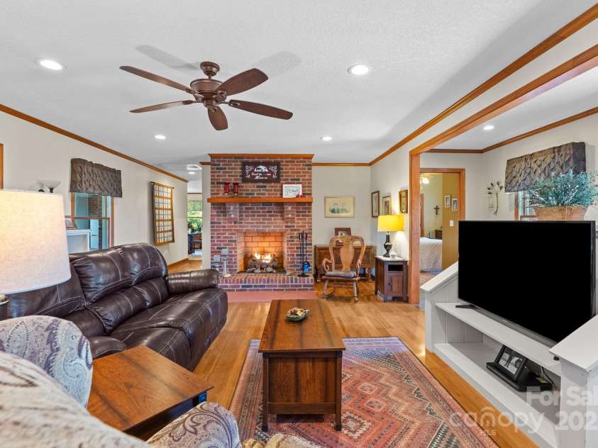 250 Huey Road, Marshall, NC 28753.  MLS# CAR4263005, YatesRealty ID 16962. 