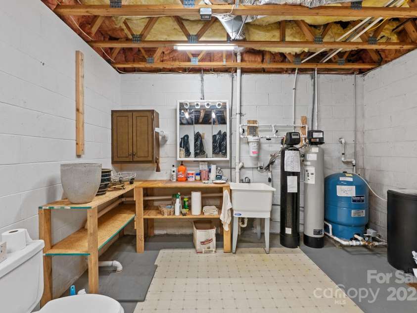 250 Huey Road, Marshall, NC 28753.  MLS# CAR4263005, YatesRealty ID 16962. 