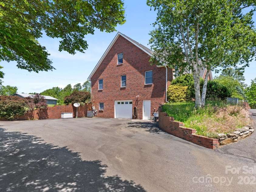 250 Huey Road, Marshall, NC 28753.  MLS# CAR4263005, YatesRealty ID 16962. 