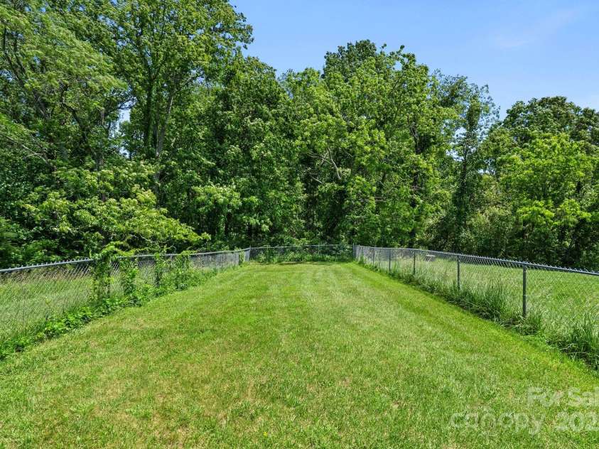 250 Huey Road, Marshall, NC 28753.  MLS# CAR4263005, YatesRealty ID 16962. 