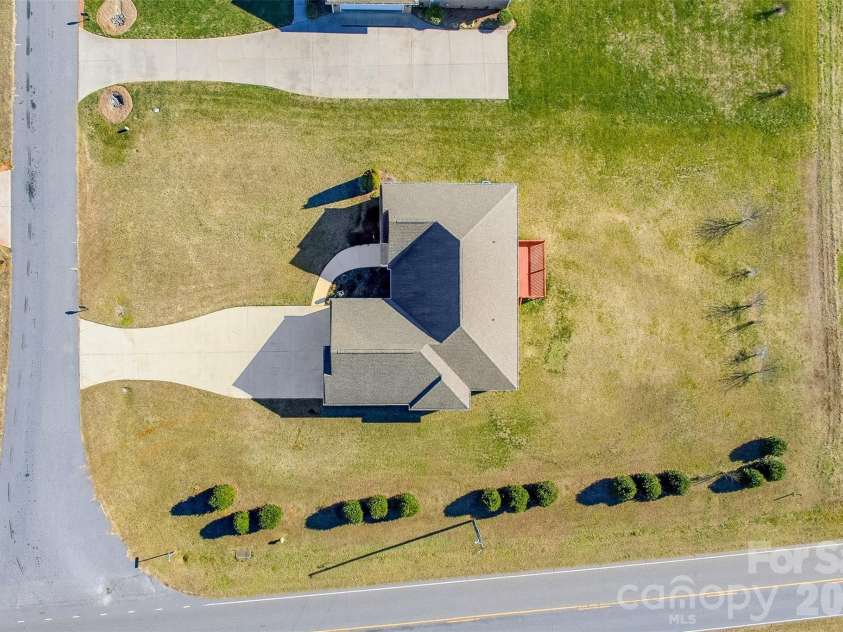 884 Clear Creek Circle, Lincolnton, NC 28092.  MLS# CAR4337596, YatesRealty ID 16963. 