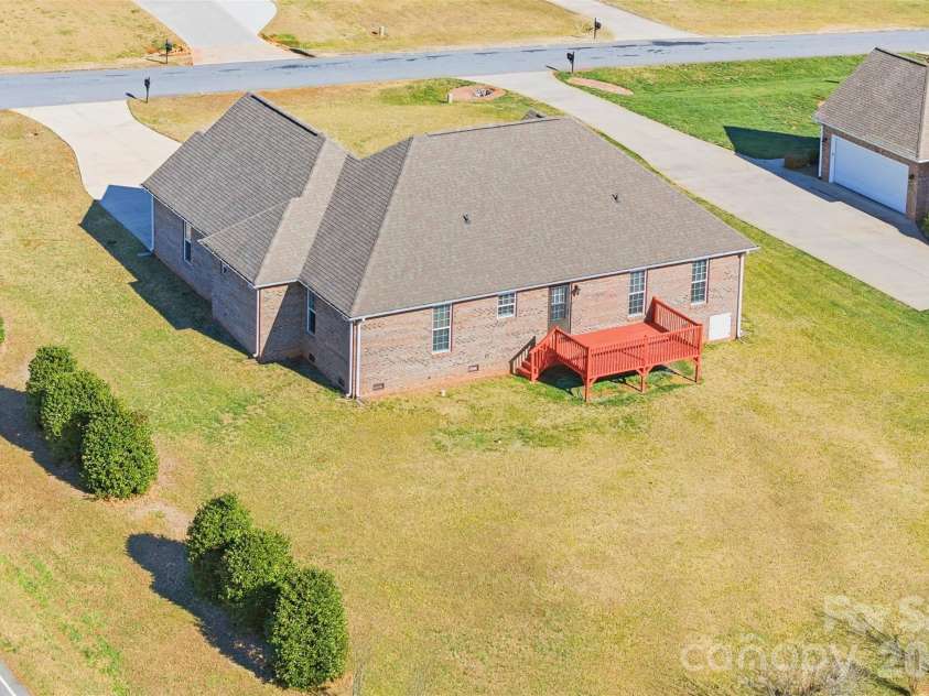 884 Clear Creek Circle, Lincolnton, NC 28092.  MLS# CAR4337596, YatesRealty ID 16963. 