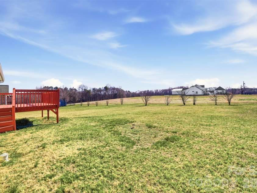 884 Clear Creek Circle, Lincolnton, NC 28092.  MLS# CAR4337596, YatesRealty ID 16963. 