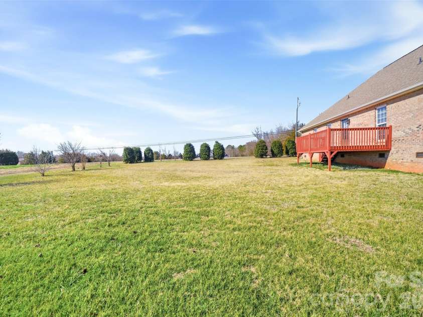 884 Clear Creek Circle, Lincolnton, NC 28092.  MLS# CAR4337596, YatesRealty ID 16963. 