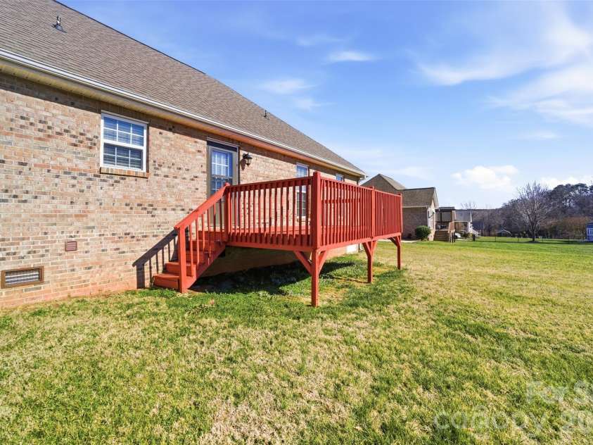 884 Clear Creek Circle, Lincolnton, NC 28092.  MLS# CAR4337596, YatesRealty ID 16963. 