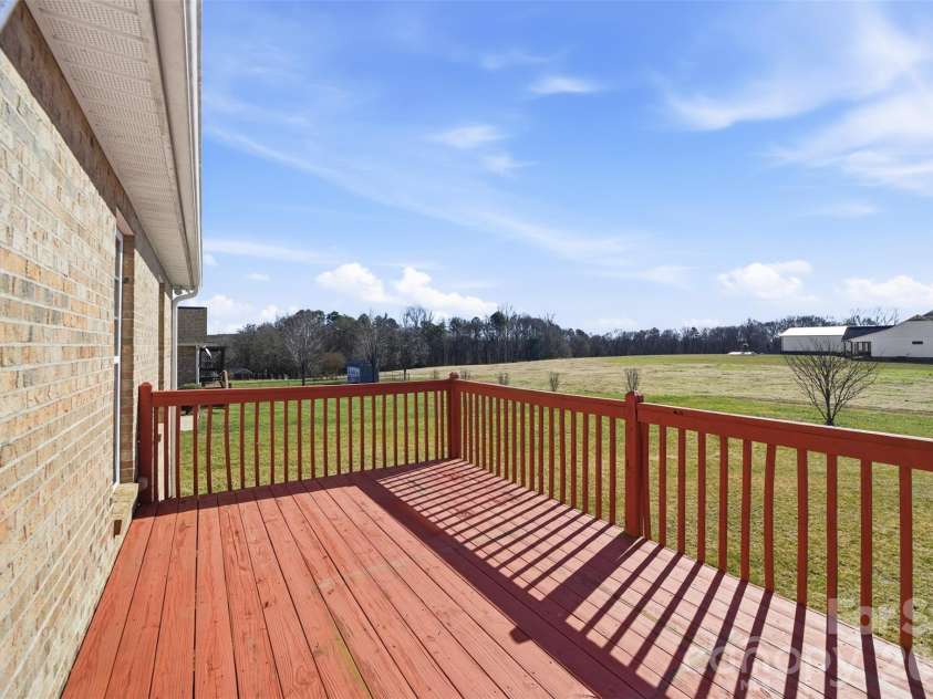884 Clear Creek Circle, Lincolnton, NC 28092.  MLS# CAR4337596, YatesRealty ID 16963. 