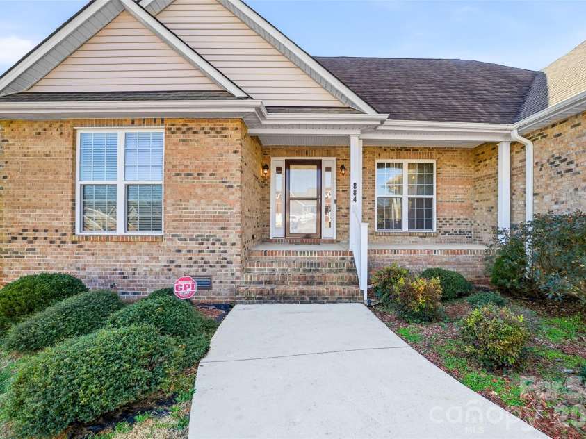 884 Clear Creek Circle, Lincolnton, NC 28092.  MLS# CAR4337596, YatesRealty ID 16963. 