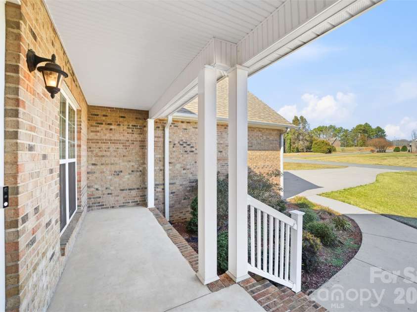 884 Clear Creek Circle, Lincolnton, NC 28092.  MLS# CAR4337596, YatesRealty ID 16963. 