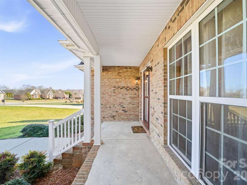 884 Clear Creek Circle, Lincolnton, NC 28092.  MLS# CAR4337596, YatesRealty ID 16963. 