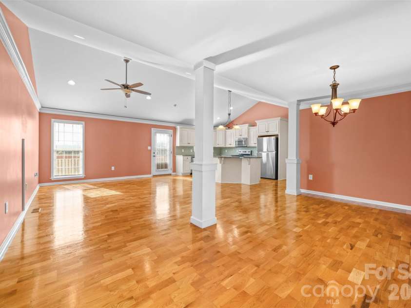 884 Clear Creek Circle, Lincolnton, NC 28092.  MLS# CAR4337596, YatesRealty ID 16963. 