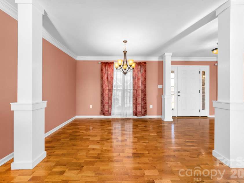 884 Clear Creek Circle, Lincolnton, NC 28092.  MLS# CAR4337596, YatesRealty ID 16963. 